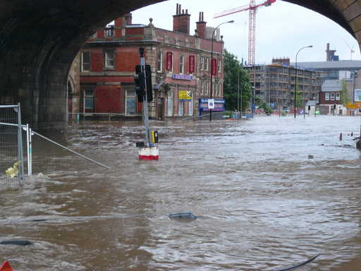 Traffic light standing in the flood, 8:05pm.