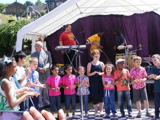 Singing children from St Catherin's school