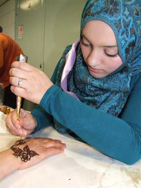 Henna decorating